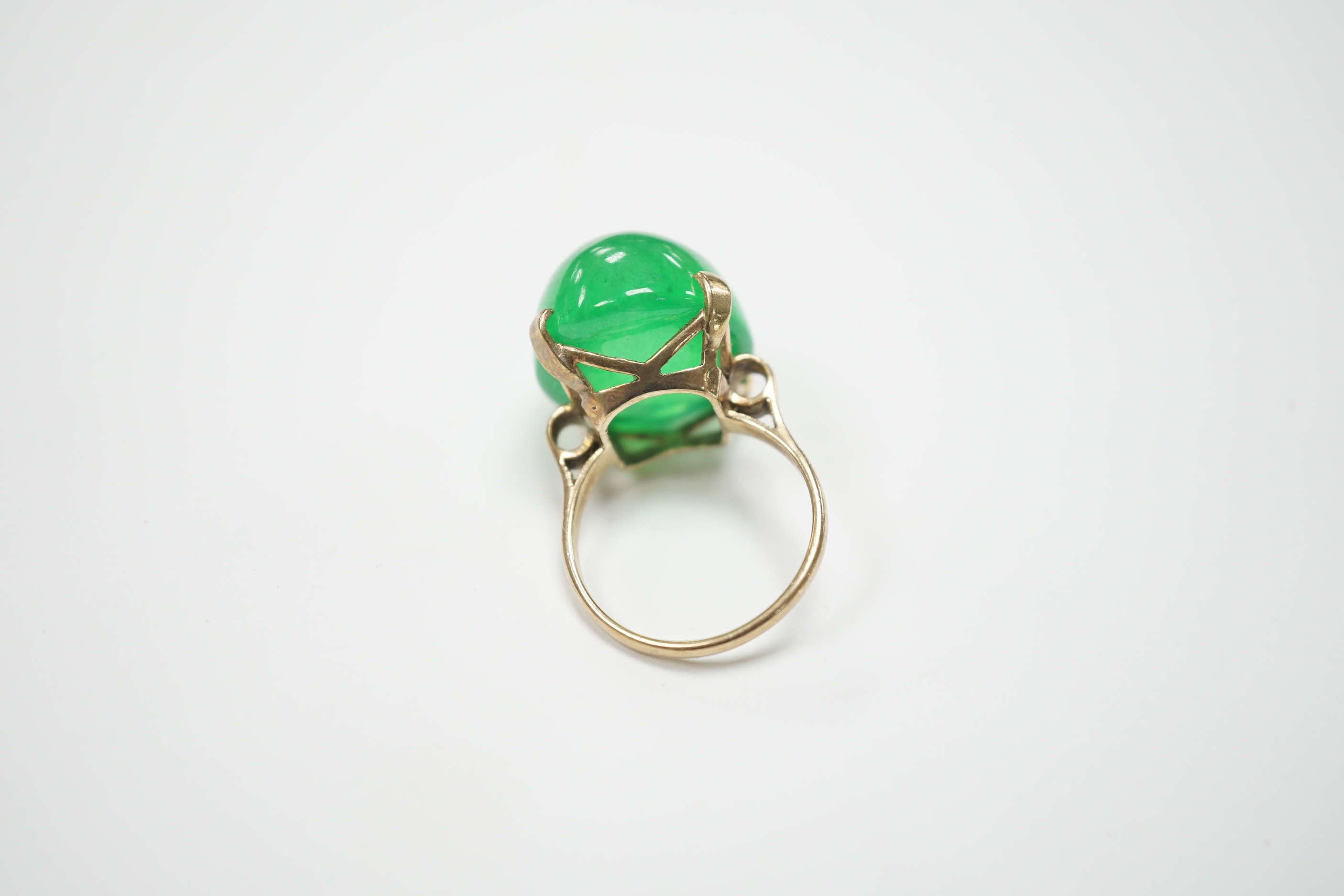 A 9ct and large cabochon oval jade set ring, size P/Q, gross weight 11.6 grams, the stone measuring approx. 21.1mm by 17.4mm, with a depth of 12.4mm.